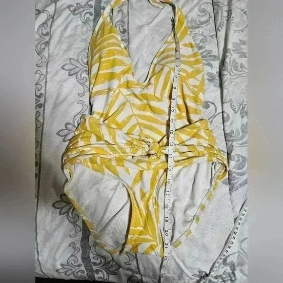 Carmen marc valvo one piece swimwear! - Picture 8 of 9